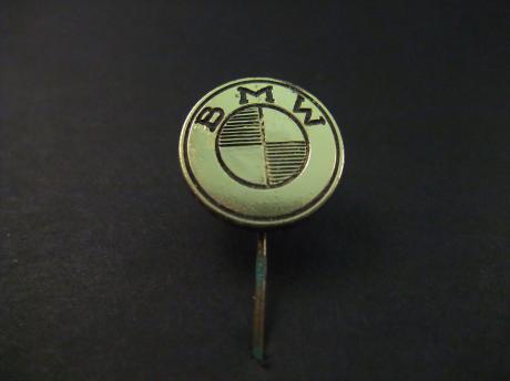 BMW logo goudkleurig, zwarte letters